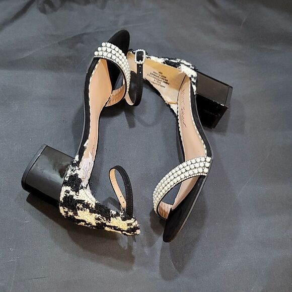 BRAND NEW BETSY JOHNSON LOW BLOCK-HEEL SANDAL - Picture 11 of 14